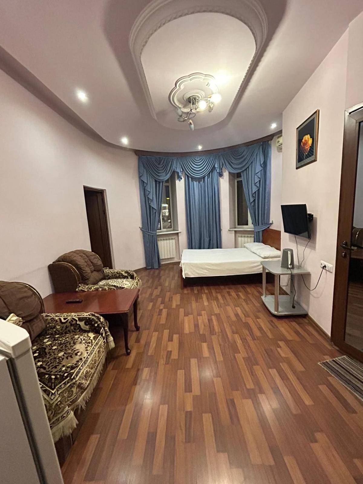 Manand Hotel Erivan Exterior foto
