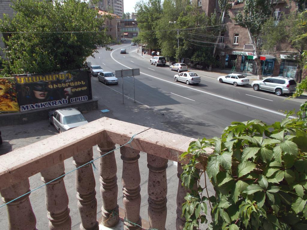 Manand Hotel Erivan Exterior foto