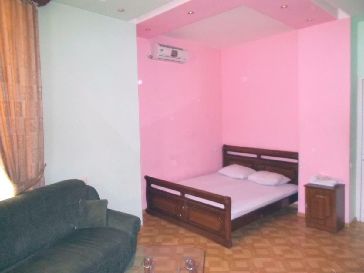 Manand Hotel Erivan Exterior foto