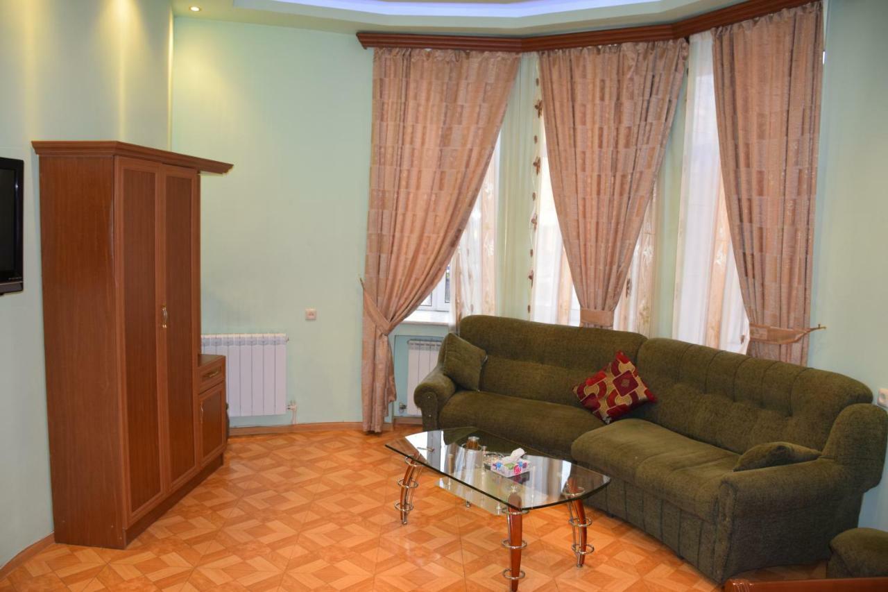 Manand Hotel Erivan Exterior foto